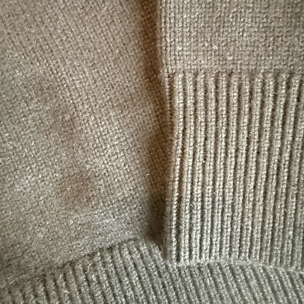 Aritzia Black V-Neck Cropped Sweater - Picture 6 of 6